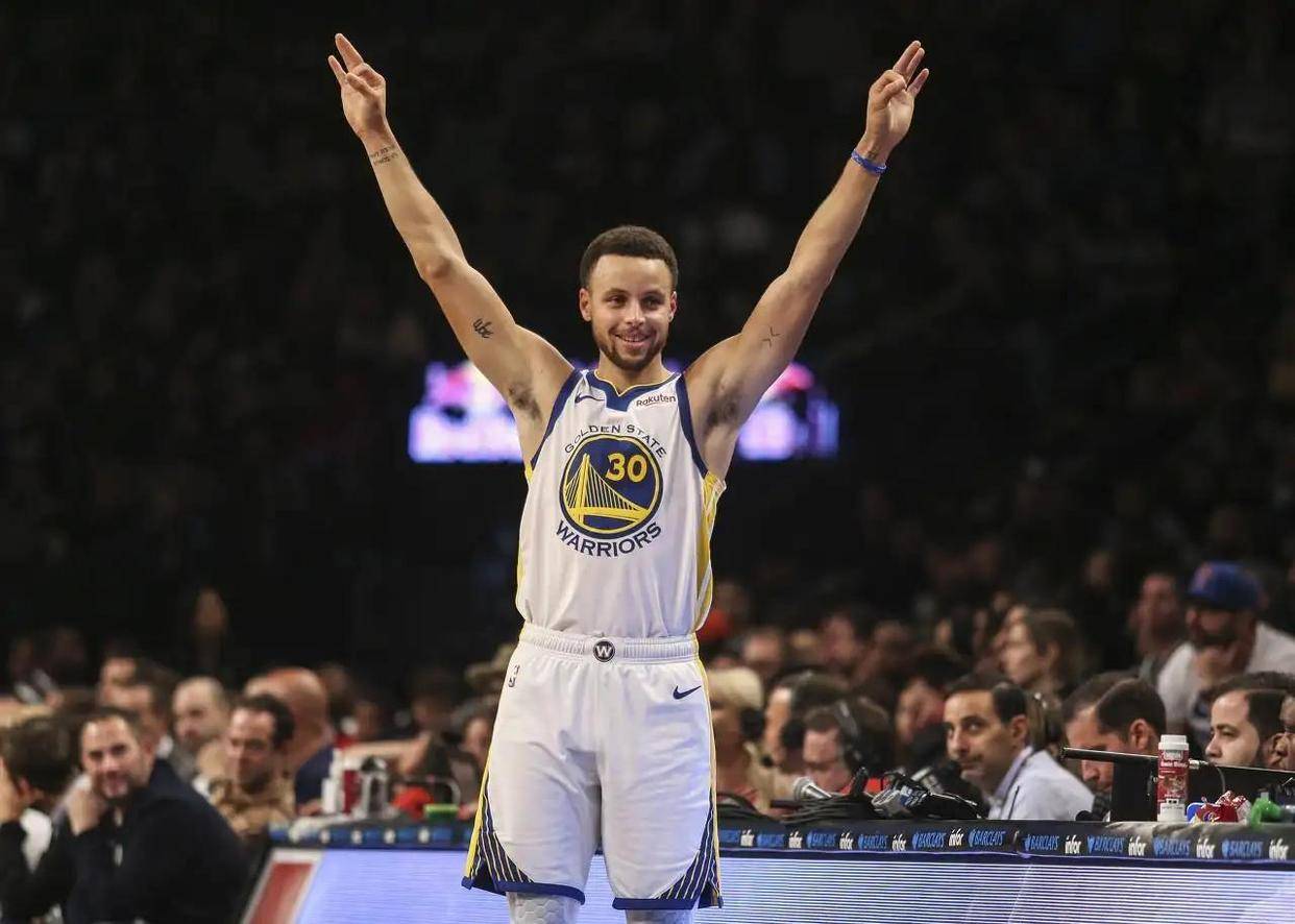 库里打破历史纪录，约基奇教练泪洒赛场！