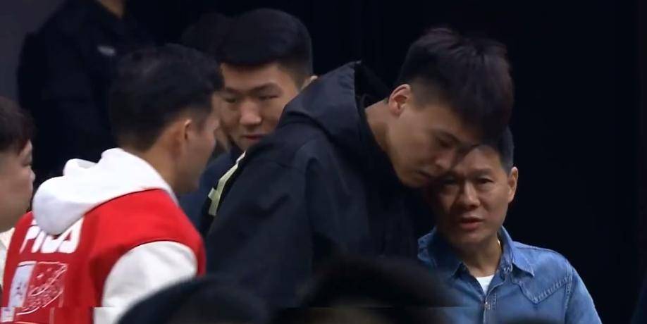  阿扎伦卡爆冷击败曼联，赛况扑朔迷离引爆全场！